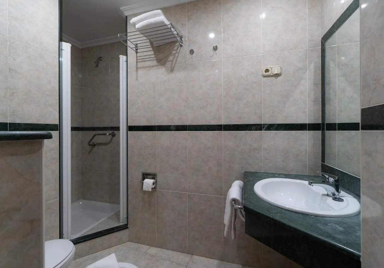 Apartamentos Leonor Carihuela Torremolinos