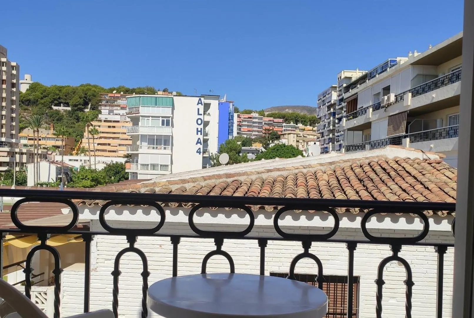 Apartamentos Leonor Carihuela Torremolinos