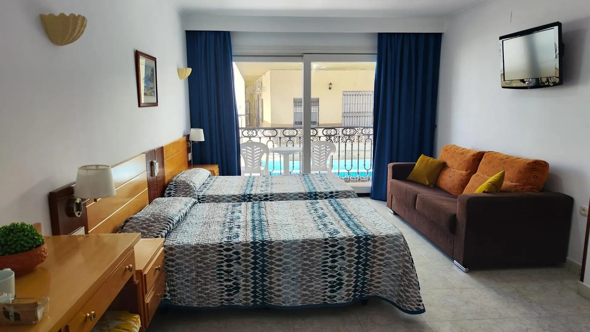 Apartamentos Leonor Carihuela Torremolinos España