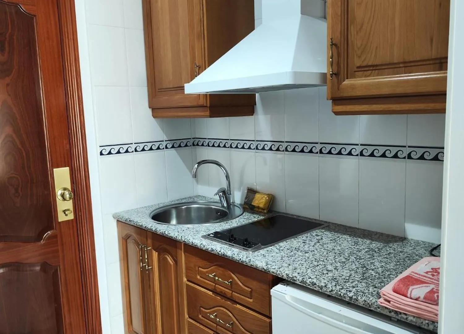 Apartamentos Leonor Carihuela Torremolinos España