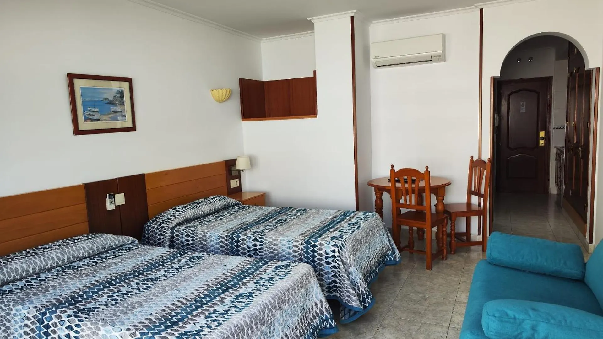 Apartamentos Leonor Carihuela Torremolinos España