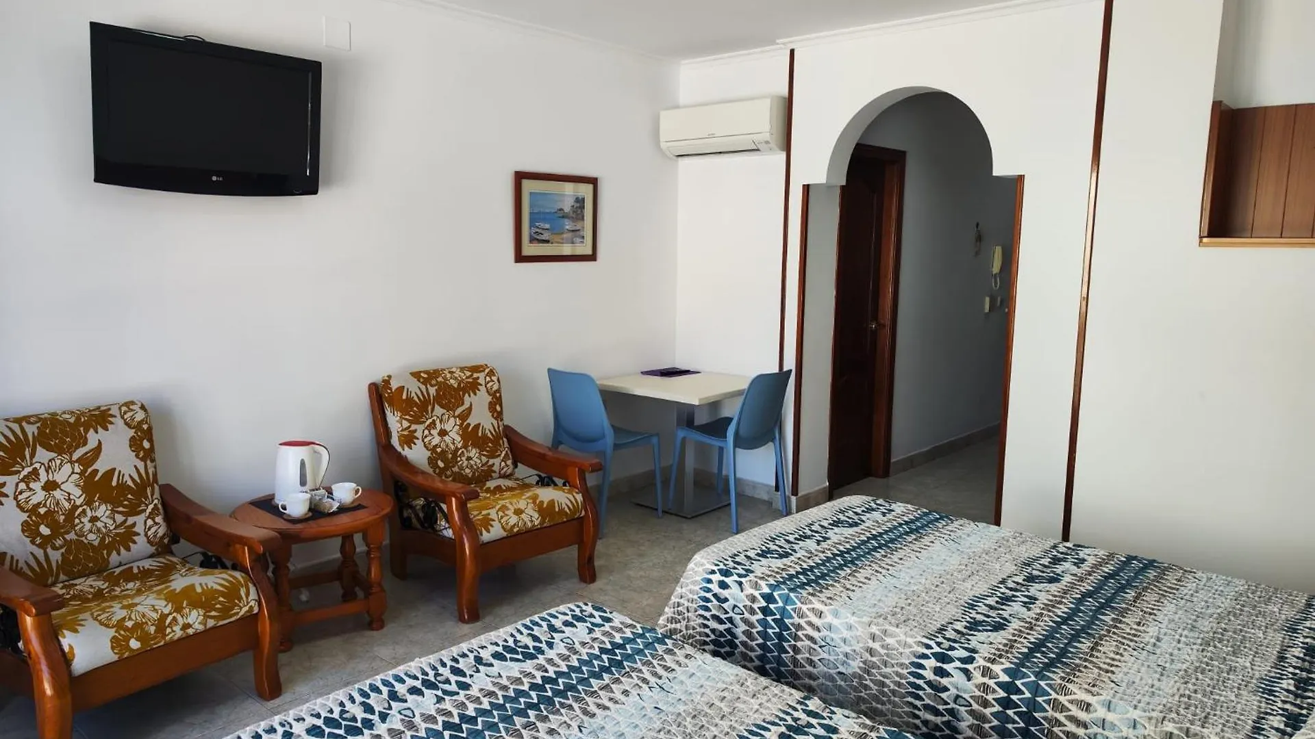 Apartamentos Leonor Carihuela Torremolinos Apartment